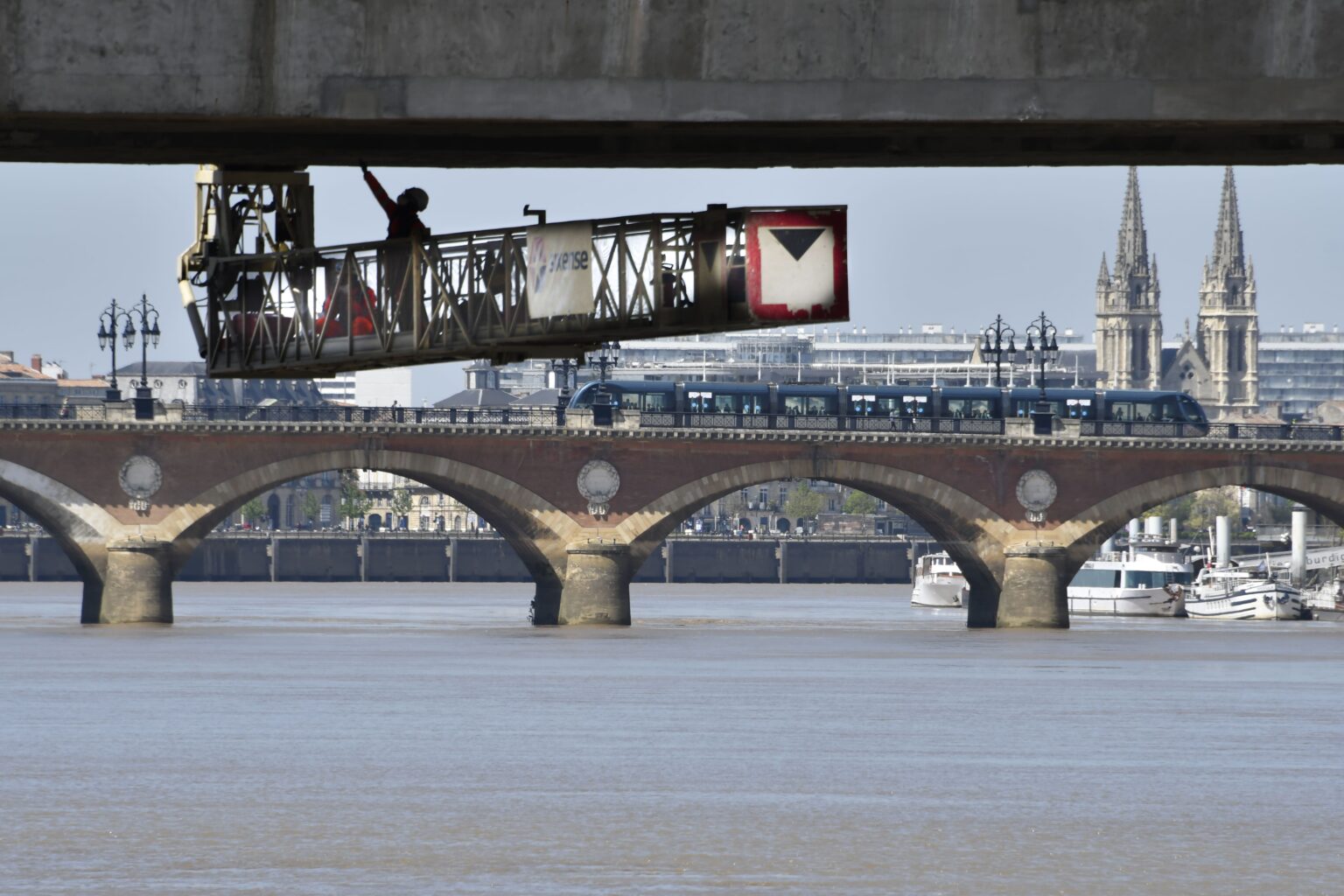 Inspection du Pont Saint Jean à Bordeaux Expertise matériaux Sixense